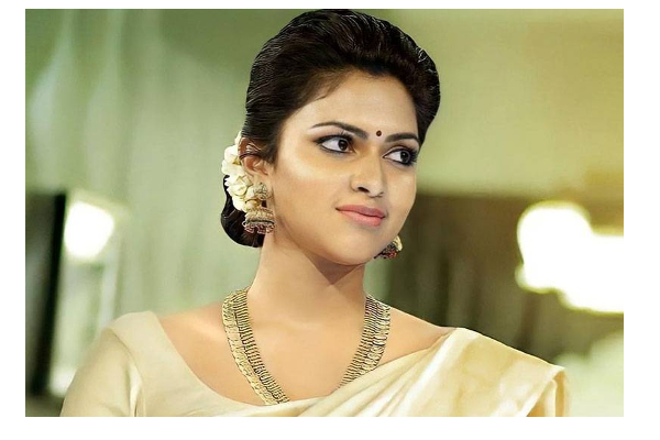 வாய்ப்புகள் இல்லாததால் பிரபல நடிகை எடுத்த முடிவு? ஆச்சரியத்தில் ரசிகர்கள் | Biggboss 6 Tamil Amal Paul Entry