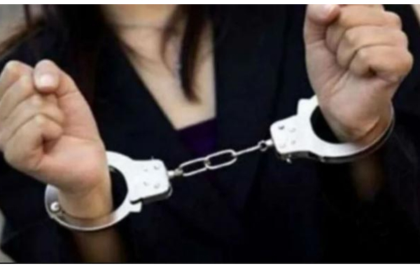 அரச அதிகாரிகளின் கையை கடித்த யுவதி | The Girl Who Bit The Hands Of Government Officials