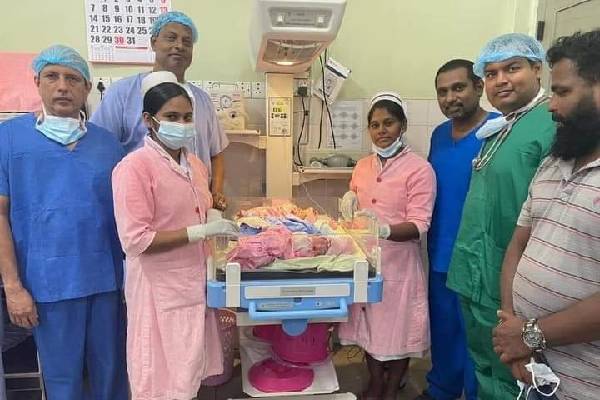 யாழில் ஒரே பிரசவத்தில் மூன்று பிள்ளைகள் (படங்கள்) | Three Children In A Delivery Jaffna Teaching Hospi