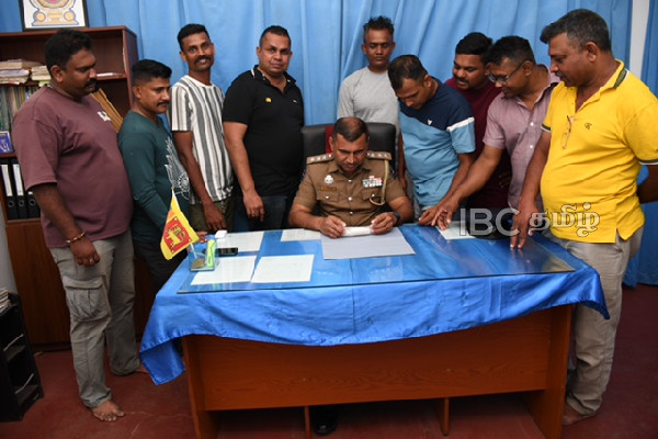 காவல்துறைக்கு கிடைத்த இரகசிய தகவல் : மட்டக்களப்பில் இருவர் வசமாக சிக்கினர் | Two Arrested By Police In Batticaloa