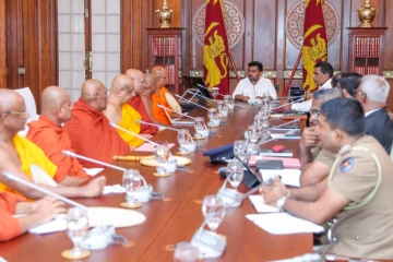 இலங்கையை அதிர்ச்சிக்குள்ளாக்கிய பௌத்த பிக்குகளின் செயல்! தேரர்களோடு அநுரவின் அவசர சந்திப்பு