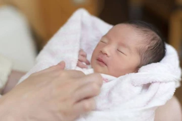 குழந்தை பெற்றுக் கொண்டால் 3 லட்சத்தை அள்ளித்தரும் அரசு!