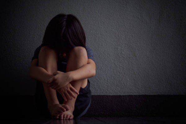 அம்பாறையில் தந்தையால் மகளுக்கு நேர்ந்த கொடூரம்: தாய் அளித்த முறைப்பாடு | Father Arrested For Abusing 14 Year Old In Ampara அம்பாறையில் தந்தையால் மகளுக்கு நேர்ந்த கொடூரம்: தாய் அளித்த முறைப்பாடு | Father Arrested For Abusing 14 Year Old In Ampara