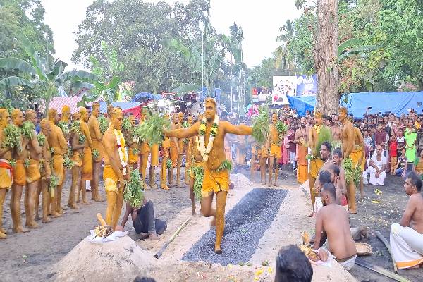 பிரசித்தி பெற்ற பாண்டிருப்பு திரௌபதை அம்மன் ஆலய வருடாந்த தீ மிதிப்பு திருவிழா | Festival Famous Pandiruppu Draupadi Amman Temple