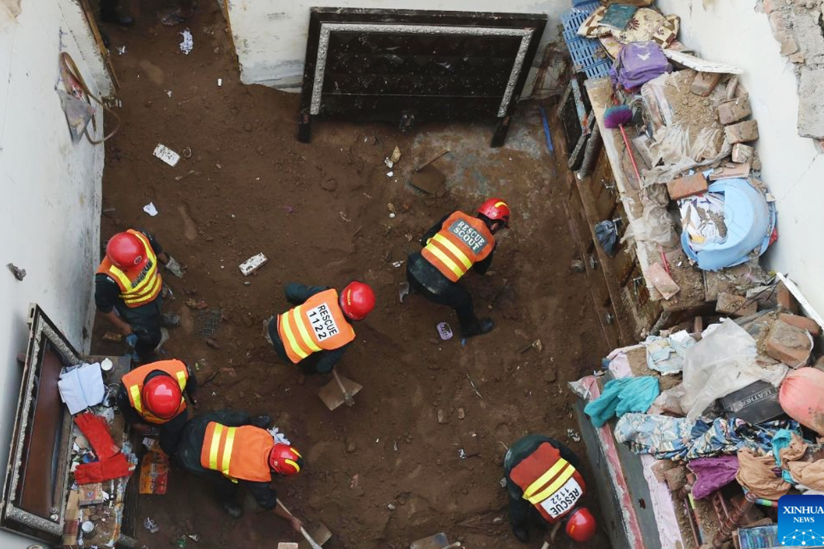 வெளிநாடான்றில் துயரம் - கூரை இடிந்து விழுந்து 14 மாணவர்கள் பலி | Roof Collapse Kills 14 Children Pakistan Tuition