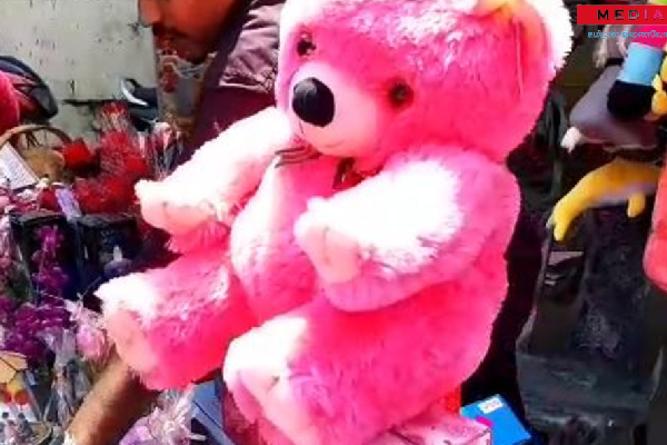 யாழில் களைகட்டும் காதலர் தின வியாபாரம்!(Photos) | Weeding Valentine S Day Business In Yali