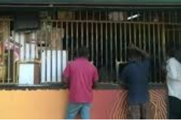 போயா தினத்தில் விற்பனை ;மதுபான நிலையத்திற்கு சீல் | Sale On Poya Day Liquor Outlet Sealed Ja Ela போயா தினத்தில் விற்பனை ;மதுபான நிலையத்திற்கு சீல் | Sale On Poya Day Liquor Outlet Sealed Ja Ela