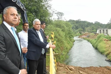 ஜனாதிபதி ரணிலுக்கு அருகில் வெடிபொருளுடன் சென்ற நபர்!