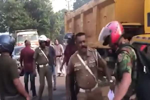 தமிழர் பகுதியில் பகீர் கிளப்பிய சம்பவம் ; அண்ணனை பலியெடுத்த டிப்பர் வாகனத்தால் தம்பிக்கும் நேர்ந்த துயரம் | Tipper Truck Kills Brother Tragedy Hits Sibling தமிழர் பகுதியில் பகீர் கிளப்பிய சம்பவம் ; அண்ணனை பலியெடுத்த டிப்பர் வாகனத்தால் தம்பிக்கும் நேர்ந்த துயரம் | Tipper Truck Kills Brother Tragedy Hits Sibling