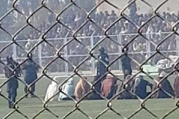 பல நூறு பேர் கண் முன்னே நால்வரின் கைகளை வெட்டி தண்டனை: அதிரவைத்த சம்பவம்