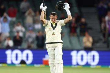 ஹாட்ரிக் சதம் விளாசி சாதனை படைத்த வீரர்!