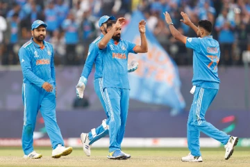 விளாசி எடுத்த விராட் கோலி - மிரட்டல் வெற்றி பெற்று புள்ளி பட்டியலில் முதலிடம் பிடித்த இந்தியா