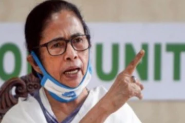 ''மோடியும், அமித் ஷாவும் நாட்டையே விற்கிறார்கள்'' மம்தா பேனர்ஜி பதிலடி