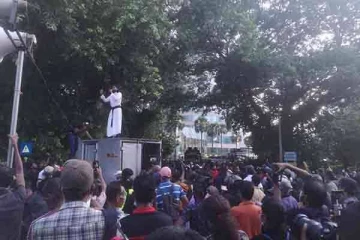 கோட்டாபாயவின் மாளிகை முற்றுகை; பொலிஸார் குவிப்பு... பதற்றம் அதிகரிப்பு! (Video)