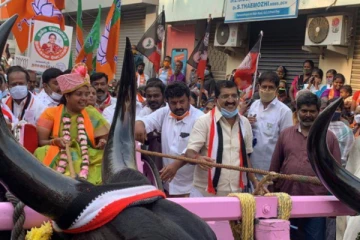 மாட்டு வண்டியில் ஊர்வலமாக வந்த வானதி சீனிவாசன்