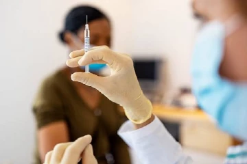 தடுப்பூசி அல்லது வேலையை விட்டுவிடுங்கள்... அரசு ஊழியர்களை கட்டாயப்படுத்தும் நாடு