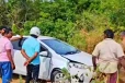 திருகோணமலை காட்டுப் பகுதியிலிருந்து சொகுசு கார் மீட்பு: தப்பிச் சென்ற கடத்தல்காரர்களுக்கு வலைவீச்சு