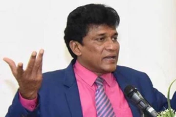 இளம் கிரிக்கட் வீரரை வாழ்த்திய மனோ கணேசன்