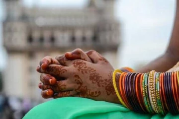 அடுத்தவர் மனைவியை திருமணம் செய்து வைக்க சொல்லி இளைஞர் ரகளை - மிரண்ட போலீஸ்