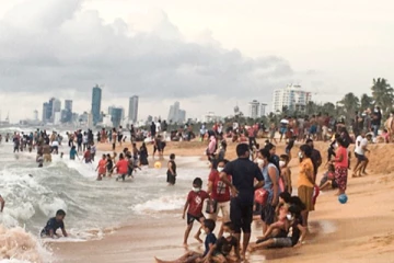 கொழும்பு மக்களால்  நாட்டுக்கு   ஆபத்து!