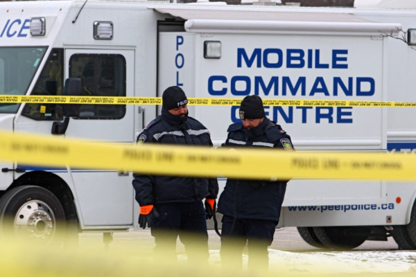 கனடாவின் பாடசாலை ஒன்றில் பயங்கர துப்பாக்கிச் சூடு : 10 பேர் பலி... பலர் காயம் | Shooting At A School In Canada 10 People Killed