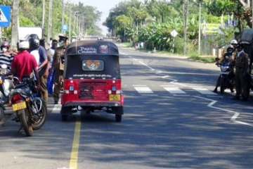 யாழில் போலிகளுடன் சுற்றித்திருவோர் அவதானம்!