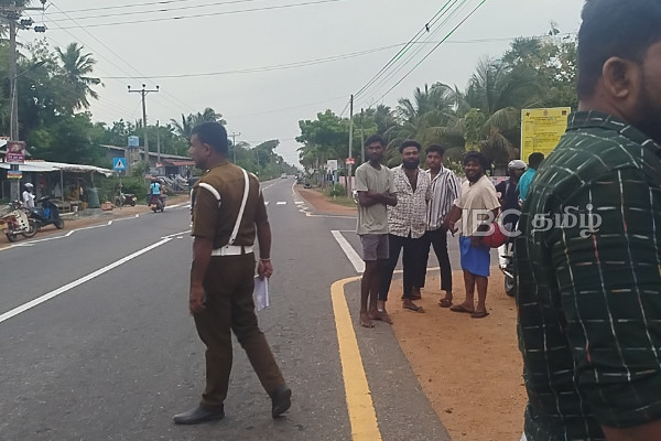 யாழில் காருடன் மோட்டார் சைக்கிள் மோதி விபத்து | Two Hurt In Chavakachcheri Car Bike Accident
