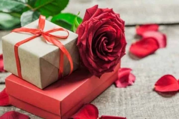 மறந்தும் கூட காதலர் தினத்தில் இந்த பரிசுகளை கொடுக்காதீங்க