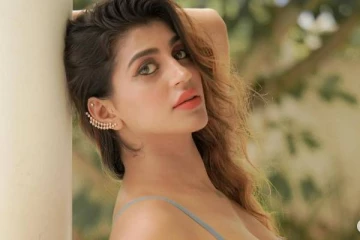 25 வயதான நடிகை யாஷிகா ஆனந்தின் நியூ லுக் போட்டோஷூட்... இதோ..