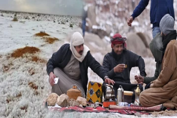 சவுதி அரேபிய பாலைவனத்தில் பனியால் ஏற்பட்ட மாற்றம்