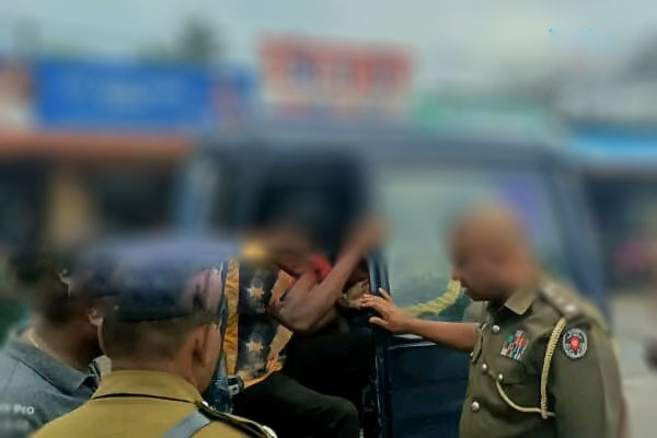 யாழில் பெண்களிடம் சேட்டை செய்த 13 பேரை வளைத்து பிடித்த பொலிஸார்! | Police Arrested 13 People Who Joked Women In Yali