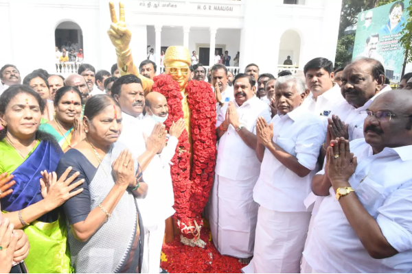 ஆண்களுக்கும் இலவச பேருந்து; மகளிருக்கு ரூ.2,000 - தேர்தல் வாக்குறுதியை அறிவித்த அதிமுக | Admk Election Manifesto Free Bus For Mens 2000Rs