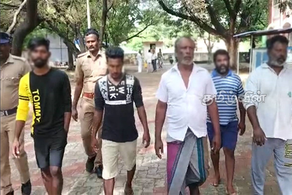 இலங்கை கடற்றொழிலாளர்கள் 5 பேர் இந்திய கடற்படையினரால் கைது: நீதிமன்றம் பிறப்பித்த உத்தரவு(VIDEO) | Sri Lanka Fisherman Arrested By Indian Navy