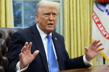 ட்ரம்பிற்கு எதிராக போர்க்கொடி தூக்கும் ஆளுநர்கள் ; வரி விதிப்பு சட்டவிரோதமானது