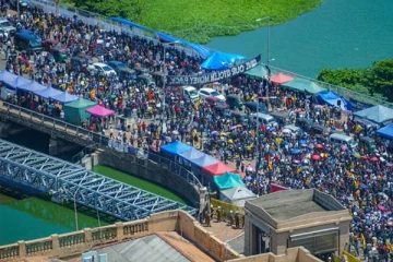 கவனத்தை ஈர்க்கும் கொழும்பு! காலிமுகத்திடலுக்குள் நுழைந்த மிகப்பெரிய குழு (Video)