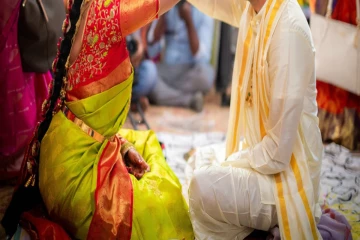 தாலிகட்டும் நேரத்தில் காதலனை அணைத்த மணப்பெண்ணால் நின்றுபோன திருமணம்; உறவினர்கள் ஷாக்!