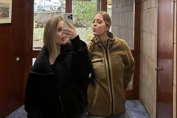 பிரான்ஸ் புறப்பட்ட அமெரிக்க இளம்பெண்கள் இருவர்: ஆப்பிரிக்காவில் சென்று இறங்கிய வேடிக்கை சம்பவம்