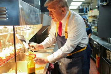 சமையல்காரராக மாறிய டிரம்ப் ; வைரலாகும் காணொளி!