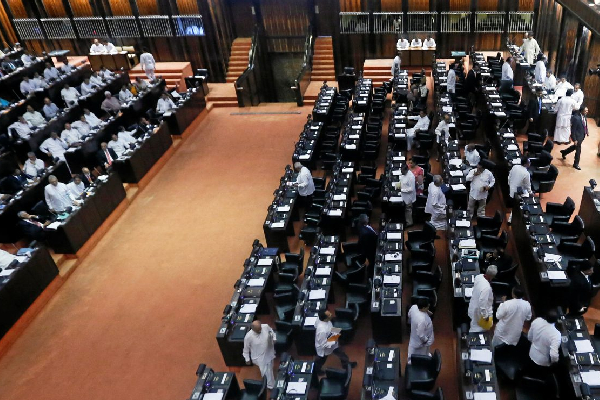 நாடாளுமன்றில் இருவரால் அமைதியின்மை! | Unrest By Two In Parliament Srilanka
