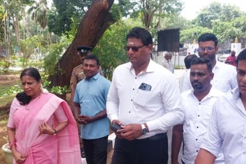 யாழில் மணிவண்ணன் தலைமையில் தமிழ் மக்கள் கூட்டணி வேட்புமனு தாக்கல்