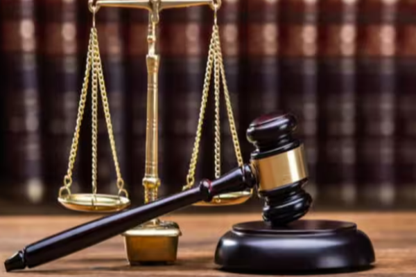 மட்டக்களப்பில் செவ்வந்தி பாணியில் செயற்பட்டுவந்த போலி சட்டத்தரணி.. அதிர்ச்சியில் மக்கள்! | Fake Male Lawyer Arrested In Batticaloa