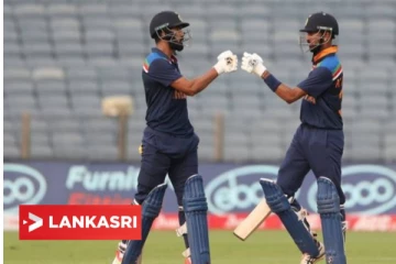 இங்கிலாந்து அணியுடனான முதல் ஒருநாள் போட்டியில் இந்தியா 317 ரன்கள் குவிப்பு