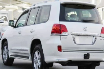 இலங்கைக்கு இறக்குமதி செய்யப்பட்ட நூற்றுக்கணக்கான அதிசொகுசு வாகனங்கள்: வெளியான தகவல்