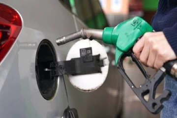 ஏப்ரல் மாதத்திலிருந்து குறைகிறது பெற்றோல்,டீசல் விலை