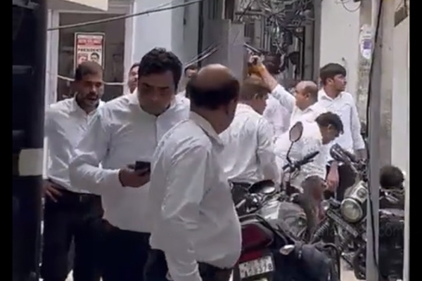 வழக்கறிஞர்கள் குழுக்களுக்கிடையில் துப்பாக்கிச்சூடு - டெல்லி நீதிமன்றத்திற்குள் பரபரப்பு! | Lawyers Firing Inside The Court Premises