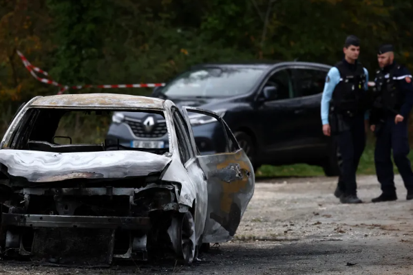 பிரான்ஸில் பாதசாரிகள் மீது கார் மோதி 10 பேர் காயம் | 10 Injured After Car Hits Pedestrians In France பிரான்ஸில் பாதசாரிகள் மீது கார் மோதி 10 பேர் காயம் | 10 Injured After Car Hits Pedestrians In France
