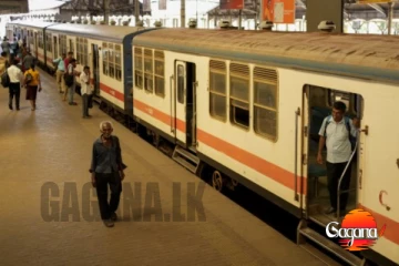 දුම්රිය මගීන්ට දැනුම්දීමක් - සියලුම මාර්ගයන්හි දුම්රිය ප්‍රමාදයක්