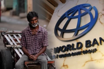 இலங்கையின் வறுமை கோடு 25 வீதமாக அதிகரிக்கும் என உலக வங்கி எச்சரிக்கை