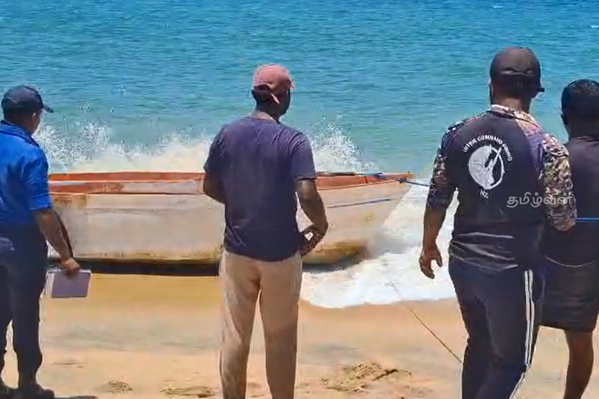காத்தான்குடி கடற்றொழிலாளர்களால் மீட்கப்பட்ட படகு | Fishermen From Kattankudy Boat Floating In The Sea