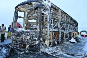 அதிகாலையில் ஆம்னி பேருந்தில் பற்றிய தீ - 19 பேர் உயிருடன் எரிந்து மரணம்